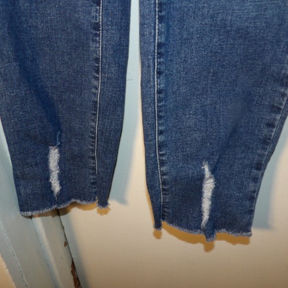 M Jeans By Maurices Mid Fit Destructed Hems Skinny Jeans Sz 16W Reg - Picture 3 of 6